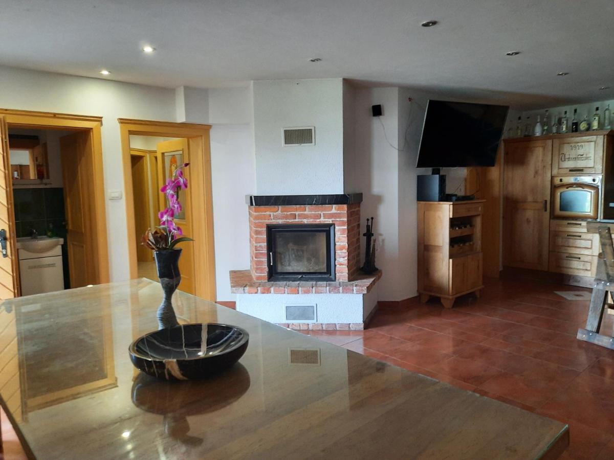 Country House Zemljanka Sentrupert  Ngoại thất bức ảnh